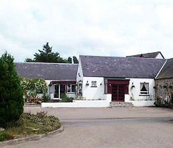 Covenanters Inn Дингуол Екстериор снимка
