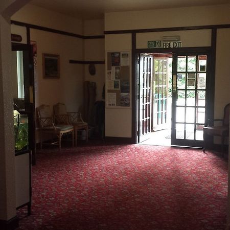 Covenanters Inn Дингуол Екстериор снимка