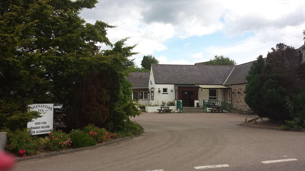 Covenanters Inn Дингуол Екстериор снимка