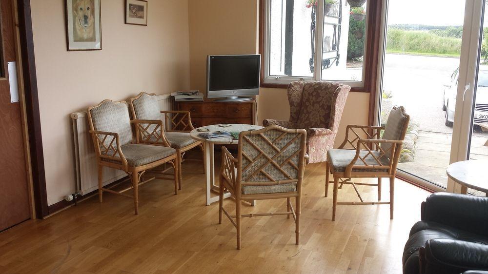 Covenanters Inn Дингуол Екстериор снимка