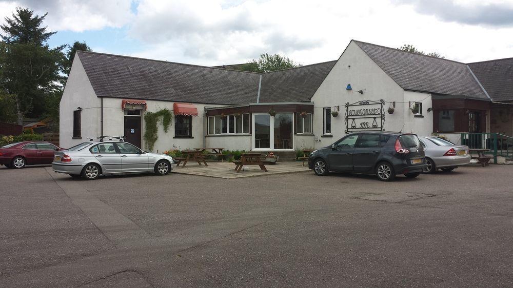 Covenanters Inn Дингуол Екстериор снимка