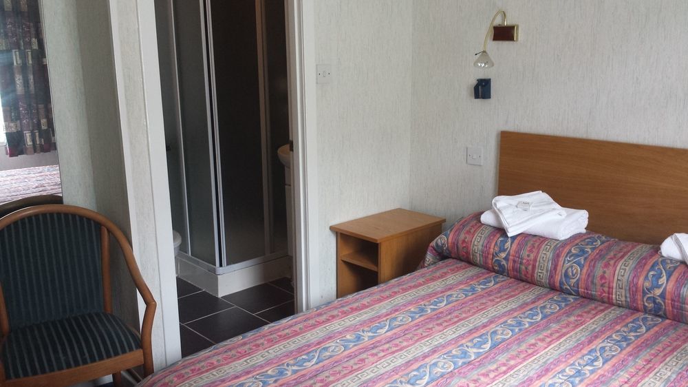 Covenanters Inn Дингуол Екстериор снимка
