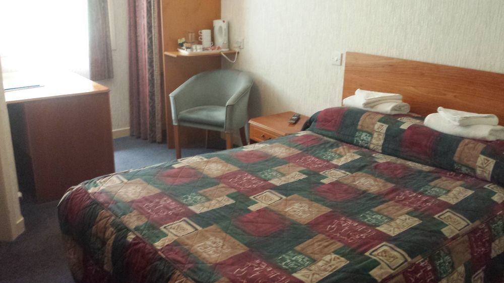 Covenanters Inn Дингуол Екстериор снимка